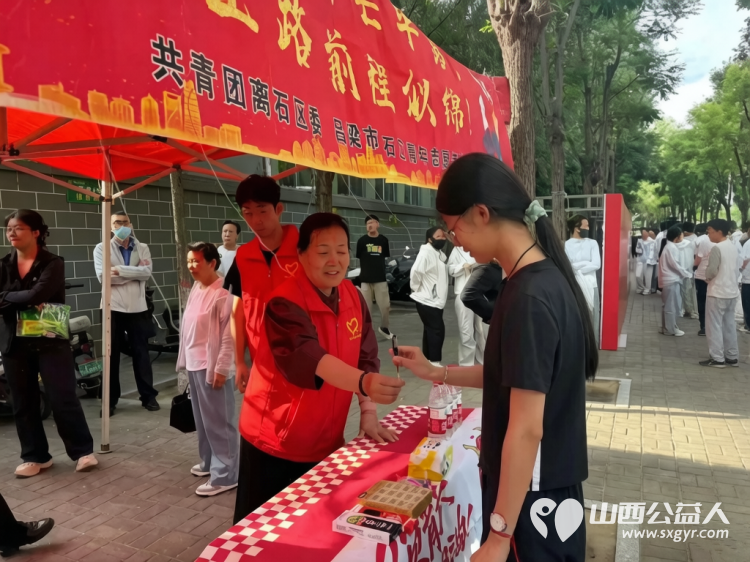 中考启幕有一种守护叫提前到场 2026年中考正式拉开帷幕吕梁市离石区青年志愿者协会持续开展中考志愿服务工作以青春之力守护少年逐梦征程用暖心服务营造安心有序的考试环境 - 第10张