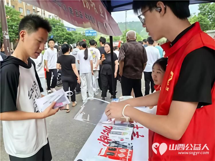 中考启幕有一种守护叫提前到场 2026年中考正式拉开帷幕吕梁市离石区青年志愿者协会持续开展中考志愿服务工作以青春之力守护少年逐梦征程用暖心服务营造安心有序的考试环境 - 第7张