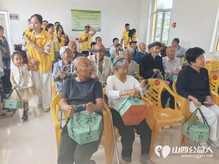 端午有爱温暖常在----河曲县爱华公益志愿者协会携手鼎盛果蔬批发带着32箱粽子走进巡镇养老院看望32位老人开展端午志愿服务活动用陪伴与温情为老人们送上节日的祝福与关怀 - 第4张 - 山西公益人 端午有爱温暖常在----河曲县爱华公益志愿者协会携手鼎盛果蔬批发带着32箱粽子走进巡镇养老院看望32位老人开展端午志愿服务活动用陪伴与温情为老人们送上节日的祝福与关怀 - 第4张