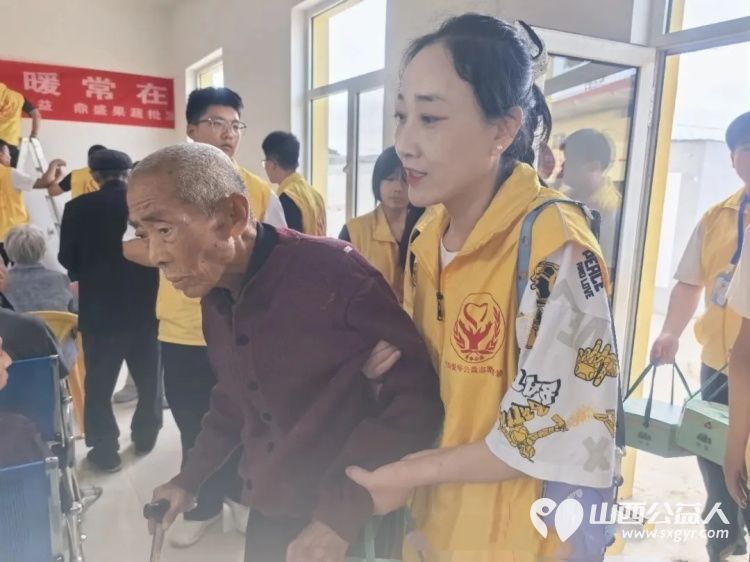 端午有爱温暖常在----河曲县爱华公益志愿者协会携手鼎盛果蔬批发带着32箱粽子走进巡镇养老院看望32位老人开展端午志愿服务活动用陪伴与温情为老人们送上节日的祝福与关怀 - 第13张 - 山西公益人 端午有爱温暖常在----河曲县爱华公益志愿者协会携手鼎盛果蔬批发带着32箱粽子走进巡镇养老院看望32位老人开展端午志愿服务活动用陪伴与温情为老人们送上节日的祝福与关怀 - 第13张
