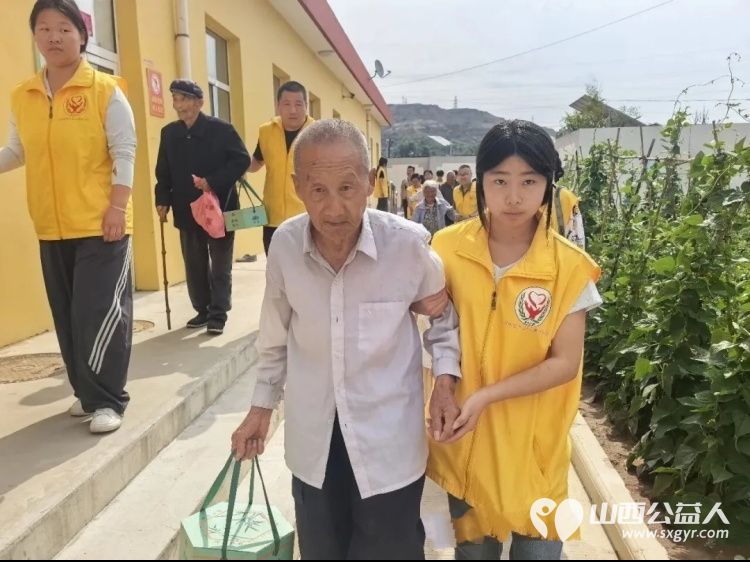 端午有爱温暖常在----河曲县爱华公益志愿者协会携手鼎盛果蔬批发带着32箱粽子走进巡镇养老院看望32位老人开展端午志愿服务活动用陪伴与温情为老人们送上节日的祝福与关怀 - 第12张 - 山西公益人 端午有爱温暖常在----河曲县爱华公益志愿者协会携手鼎盛果蔬批发带着32箱粽子走进巡镇养老院看望32位老人开展端午志愿服务活动用陪伴与温情为老人们送上节日的祝福与关怀 - 第12张