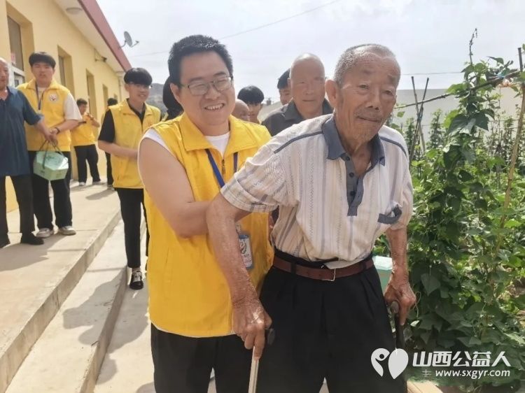 端午有爱温暖常在----河曲县爱华公益志愿者协会携手鼎盛果蔬批发带着32箱粽子走进巡镇养老院看望32位老人开展端午志愿服务活动用陪伴与温情为老人们送上节日的祝福与关怀 - 第7张 - 山西公益人 端午有爱温暖常在----河曲县爱华公益志愿者协会携手鼎盛果蔬批发带着32箱粽子走进巡镇养老院看望32位老人开展端午志愿服务活动用陪伴与温情为老人们送上节日的祝福与关怀 - 第7张
