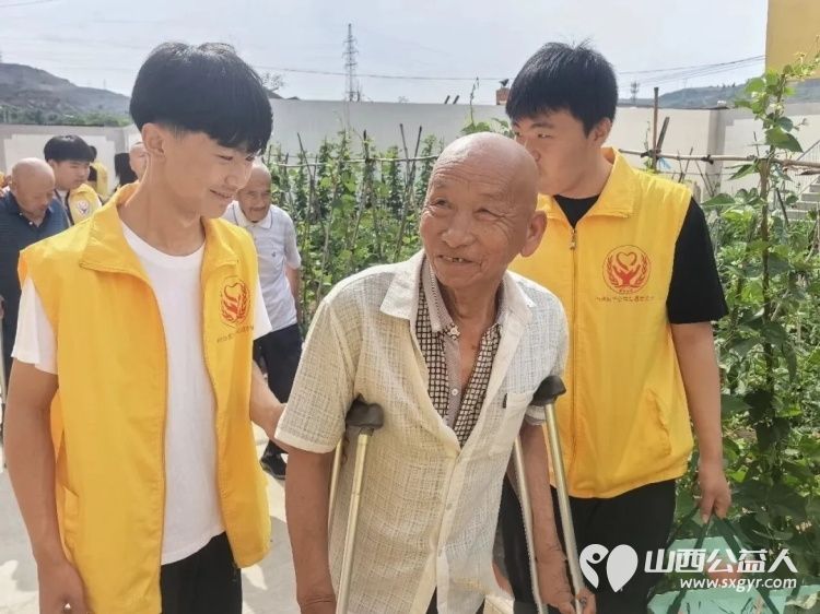 端午有爱温暖常在----河曲县爱华公益志愿者协会携手鼎盛果蔬批发带着32箱粽子走进巡镇养老院看望32位老人开展端午志愿服务活动用陪伴与温情为老人们送上节日的祝福与关怀 - 第8张 - 山西公益人 端午有爱温暖常在----河曲县爱华公益志愿者协会携手鼎盛果蔬批发带着32箱粽子走进巡镇养老院看望32位老人开展端午志愿服务活动用陪伴与温情为老人们送上节日的祝福与关怀 - 第8张