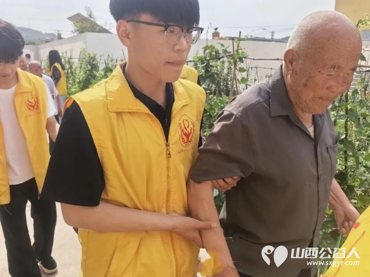 端午有爱温暖常在----河曲县爱华公益志愿者协会携手鼎盛果蔬批发带着32箱粽子走进巡镇养老院看望32位老人开展端午志愿服务活动用陪伴与温情为老人们送上节日的祝福与关怀 - 第6张 - 山西公益人 端午有爱温暖常在----河曲县爱华公益志愿者协会携手鼎盛果蔬批发带着32箱粽子走进巡镇养老院看望32位老人开展端午志愿服务活动用陪伴与温情为老人们送上节日的祝福与关怀 - 第6张