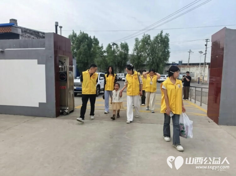 端午有爱温暖常在----河曲县爱华公益志愿者协会携手鼎盛果蔬批发带着32箱粽子走进巡镇养老院看望32位老人开展端午志愿服务活动用陪伴与温情为老人们送上节日的祝福与关怀 - 第3张 - 山西公益人 端午有爱温暖常在----河曲县爱华公益志愿者协会携手鼎盛果蔬批发带着32箱粽子走进巡镇养老院看望32位老人开展端午志愿服务活动用陪伴与温情为老人们送上节日的祝福与关怀 - 第3张