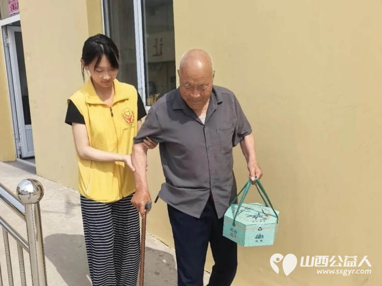 端午有爱温暖常在----河曲县爱华公益志愿者协会携手鼎盛果蔬批发带着32箱粽子走进巡镇养老院看望32位老人开展端午志愿服务活动用陪伴与温情为老人们送上节日的祝福与关怀 - 第10张 - 山西公益人 端午有爱温暖常在----河曲县爱华公益志愿者协会携手鼎盛果蔬批发带着32箱粽子走进巡镇养老院看望32位老人开展端午志愿服务活动用陪伴与温情为老人们送上节日的祝福与关怀 - 第10张