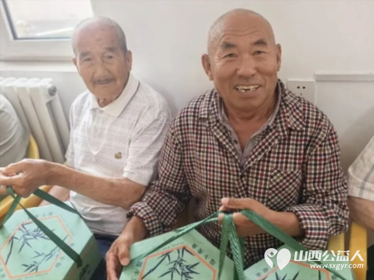 端午有爱温暖常在----河曲县爱华公益志愿者协会携手鼎盛果蔬批发带着32箱粽子走进巡镇养老院看望32位老人开展端午志愿服务活动用陪伴与温情为老人们送上节日的祝福与关怀 - 第16张 - 山西公益人 端午有爱温暖常在----河曲县爱华公益志愿者协会携手鼎盛果蔬批发带着32箱粽子走进巡镇养老院看望32位老人开展端午志愿服务活动用陪伴与温情为老人们送上节日的祝福与关怀 - 第16张
