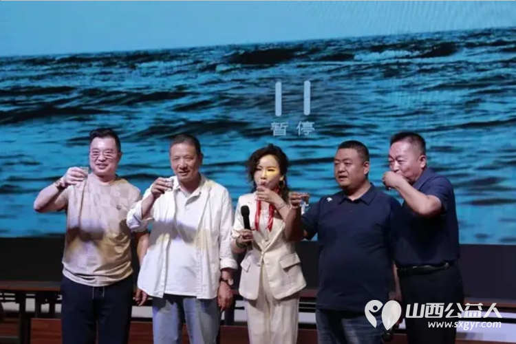太原市澳门会芳国际贸易促进会携手山西中孚酒业开展爱心捐赠研学活动成效显著志愿者们为刘胡兰村的孤寡老人孤残儿童送去大米面粉粮油矿泉水等生活物资 - 第9张