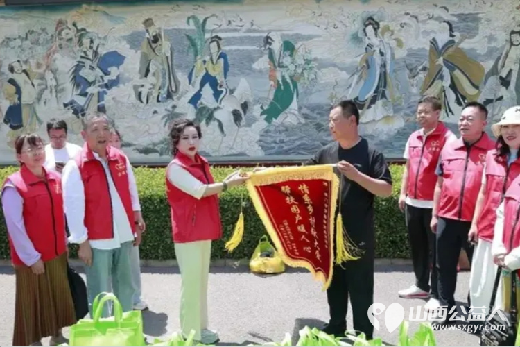 太原市澳门会芳国际贸易促进会携手山西中孚酒业开展爱心捐赠研学活动成效显著志愿者们为刘胡兰村的孤寡老人孤残儿童送去大米面粉粮油矿泉水等生活物资 - 第3张