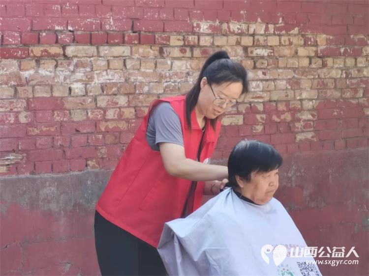介休市敬老协会敬老爱老助老活动----走进义安镇孟村湾村为老人爱心理发体检让传统美德在朝夕相关中熠熠生辉 - 第13张