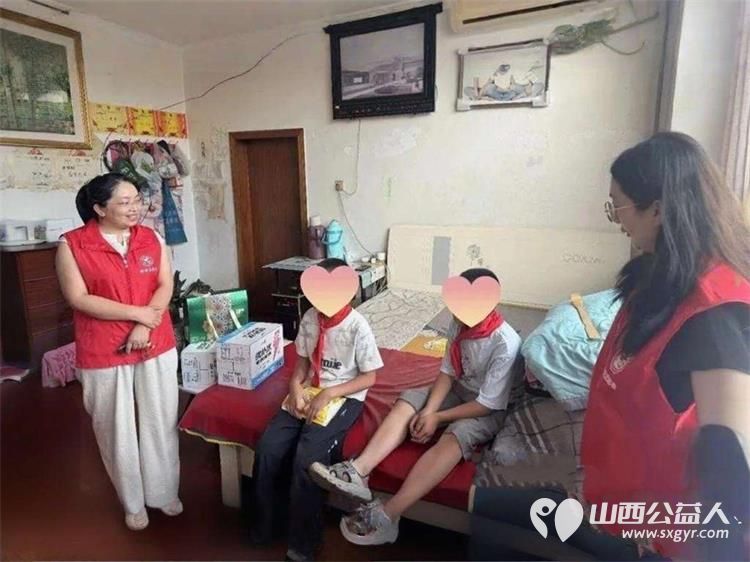 妇联牵粽香暖意用心守护稚子童心----忻府区妇联携手共青团忻府区委将节日温情送至合索镇温村留守困境儿童身旁 - 第1张