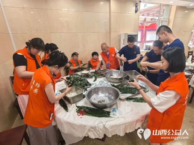 浓情端午进红门携手共包暖心粽----忻州市消防志愿者协会走进和平街消防站开展端午致敬消防主题活动与消防指战员共度温馨传统佳节将平安祝福融入节日互动之中 - 第21张 - 山西公益人 浓情端午进红门携手共包暖心粽----忻州市消防志愿者协会走进和平街消防站开展端午致敬消防主题活动与消防指战员共度温馨传统佳节将平安祝福融入节日互动之中 - 第21张