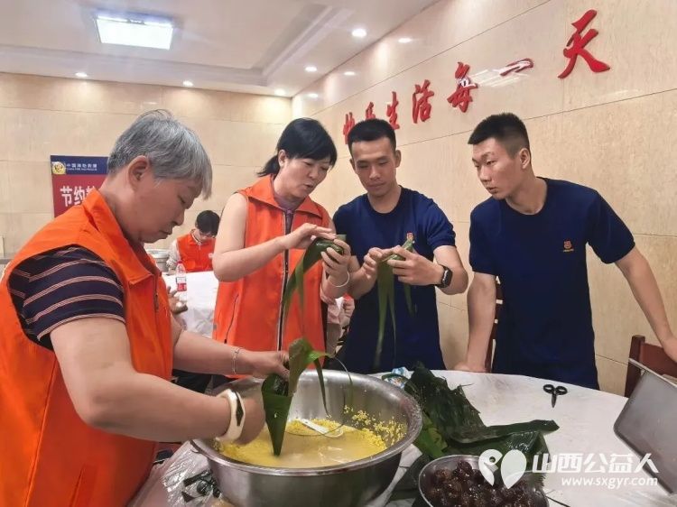 浓情端午进红门携手共包暖心粽----忻州市消防志愿者协会走进和平街消防站开展端午致敬消防主题活动与消防指战员共度温馨传统佳节将平安祝福融入节日互动之中 - 第19张 - 山西公益人 浓情端午进红门携手共包暖心粽----忻州市消防志愿者协会走进和平街消防站开展端午致敬消防主题活动与消防指战员共度温馨传统佳节将平安祝福融入节日互动之中 - 第19张