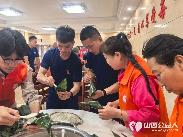 浓情端午进红门携手共包暖心粽----忻州市消防志愿者协会走进和平街消防站开展端午致敬消防主题活动与消防指战员共度温馨传统佳节将平安祝福融入节日互动之中 - 第17张 - 山西公益人 浓情端午进红门携手共包暖心粽----忻州市消防志愿者协会走进和平街消防站开展端午致敬消防主题活动与消防指战员共度温馨传统佳节将平安祝福融入节日互动之中 - 第17张