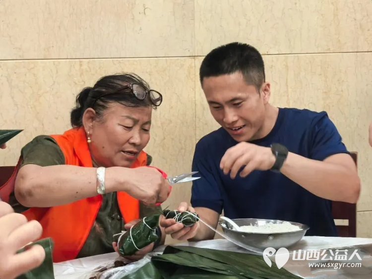 浓情端午进红门携手共包暖心粽----忻州市消防志愿者协会走进和平街消防站开展端午致敬消防主题活动与消防指战员共度温馨传统佳节将平安祝福融入节日互动之中 - 第14张 - 山西公益人 浓情端午进红门携手共包暖心粽----忻州市消防志愿者协会走进和平街消防站开展端午致敬消防主题活动与消防指战员共度温馨传统佳节将平安祝福融入节日互动之中 - 第14张