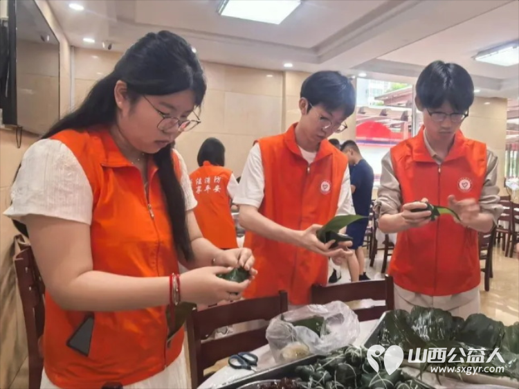 浓情端午进红门携手共包暖心粽----忻州市消防志愿者协会走进和平街消防站开展端午致敬消防主题活动与消防指战员共度温馨传统佳节将平安祝福融入节日互动之中 - 第11张 - 山西公益人 浓情端午进红门携手共包暖心粽----忻州市消防志愿者协会走进和平街消防站开展端午致敬消防主题活动与消防指战员共度温馨传统佳节将平安祝福融入节日互动之中 - 第11张