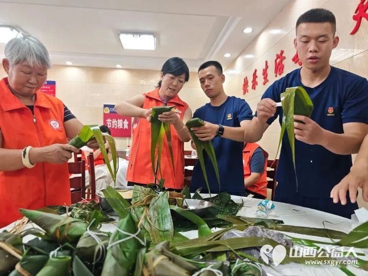 浓情端午进红门携手共包暖心粽----忻州市消防志愿者协会走进和平街消防站开展端午致敬消防主题活动与消防指战员共度温馨传统佳节将平安祝福融入节日互动之中 - 第8张 - 山西公益人 浓情端午进红门携手共包暖心粽----忻州市消防志愿者协会走进和平街消防站开展端午致敬消防主题活动与消防指战员共度温馨传统佳节将平安祝福融入节日互动之中 - 第8张