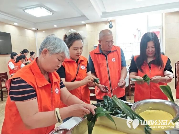 浓情端午进红门携手共包暖心粽----忻州市消防志愿者协会走进和平街消防站开展端午致敬消防主题活动与消防指战员共度温馨传统佳节将平安祝福融入节日互动之中 - 第6张 - 山西公益人 浓情端午进红门携手共包暖心粽----忻州市消防志愿者协会走进和平街消防站开展端午致敬消防主题活动与消防指战员共度温馨传统佳节将平安祝福融入节日互动之中 - 第6张