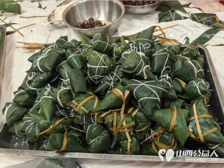 浓情端午进红门携手共包暖心粽----忻州市消防志愿者协会走进和平街消防站开展端午致敬消防主题活动与消防指战员共度温馨传统佳节将平安祝福融入节日互动之中 - 第24张 - 山西公益人 浓情端午进红门携手共包暖心粽----忻州市消防志愿者协会走进和平街消防站开展端午致敬消防主题活动与消防指战员共度温馨传统佳节将平安祝福融入节日互动之中 - 第24张