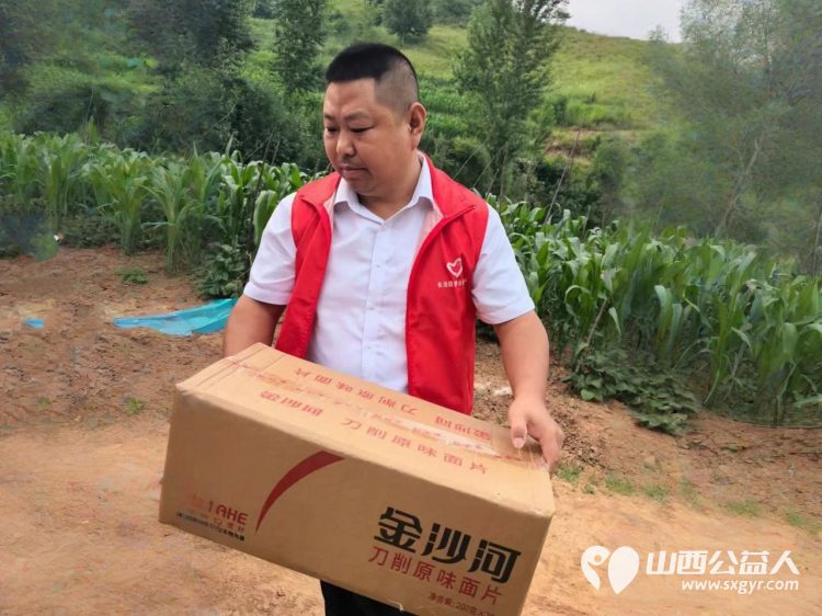 情暖端午·扶弱敬老 长治圆梦公益协会志愿者奔赴沁县故县镇里里沟村、余沟、暖泉村开展公益走访活动把米面粮油日用物资与节日温情送到困难群众家中以长久不变的热忱践行公益初心 - 第10张