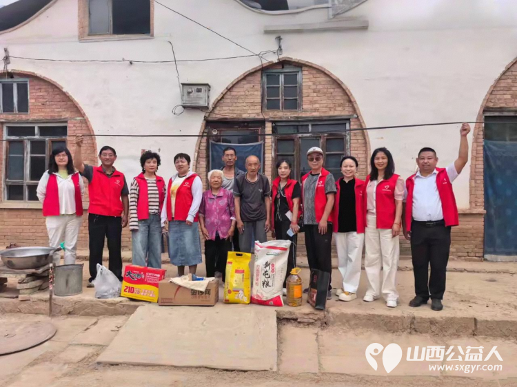 情暖端午·扶弱敬老 长治圆梦公益协会志愿者奔赴沁县故县镇里里沟村、余沟、暖泉村开展公益走访活动把米面粮油日用物资与节日温情送到困难群众家中以长久不变的热忱践行公益初心 - 第2张