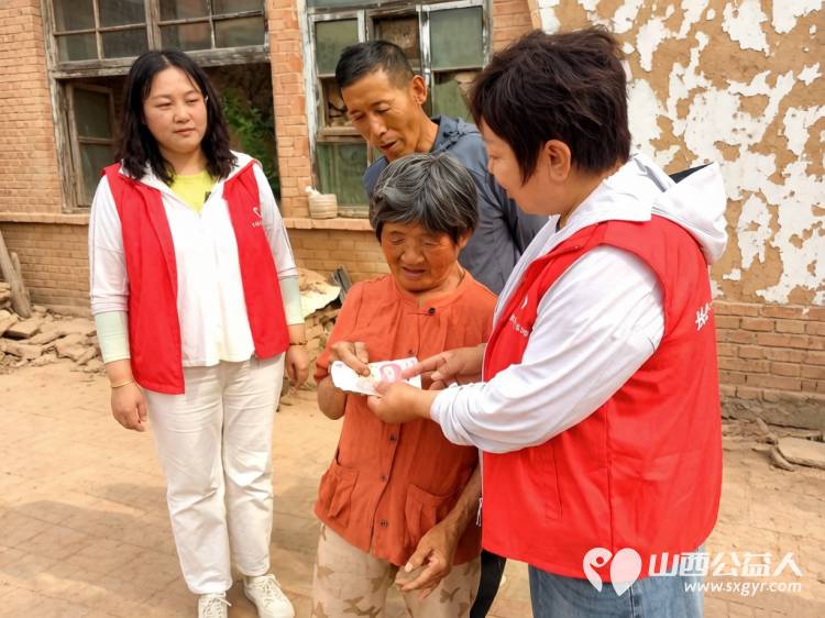 情暖端午·扶弱敬老 长治圆梦公益协会志愿者奔赴沁县故县镇里里沟村、余沟、暖泉村开展公益走访活动把米面粮油日用物资与节日温情送到困难群众家中以长久不变的热忱践行公益初心 - 第26张