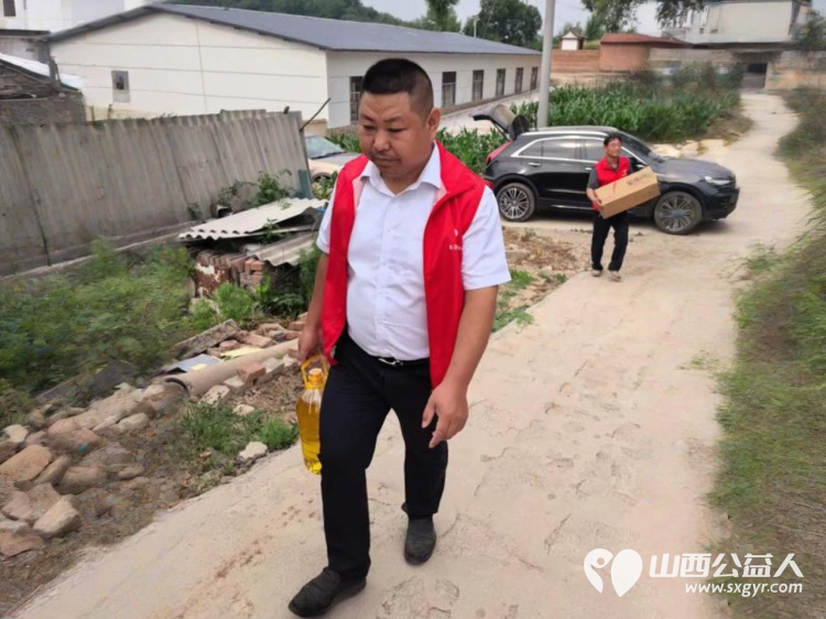 情暖端午·扶弱敬老 长治圆梦公益协会志愿者奔赴沁县故县镇里里沟村、余沟、暖泉村开展公益走访活动把米面粮油日用物资与节日温情送到困难群众家中以长久不变的热忱践行公益初心 - 第30张
