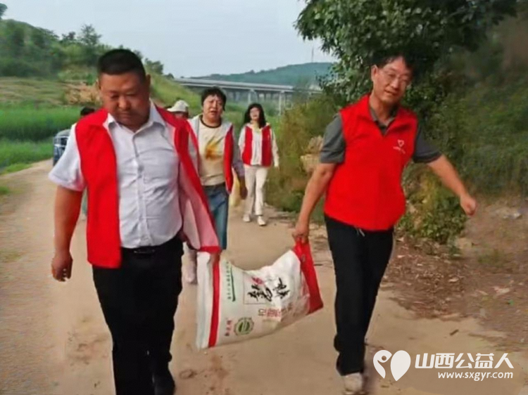 情暖端午·扶弱敬老 长治圆梦公益协会志愿者奔赴沁县故县镇里里沟村、余沟、暖泉村开展公益走访活动把米面粮油日用物资与节日温情送到困难群众家中以长久不变的热忱践行公益初心 - 第13张