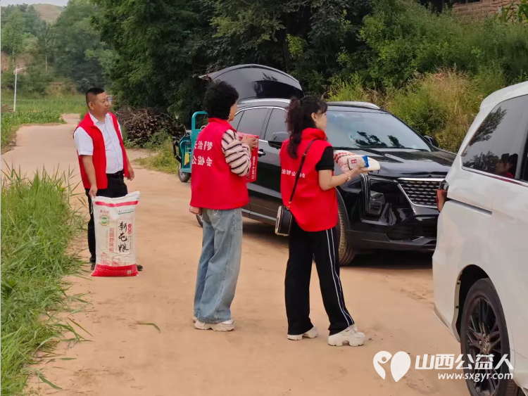 情暖端午·扶弱敬老 长治圆梦公益协会志愿者奔赴沁县故县镇里里沟村、余沟、暖泉村开展公益走访活动把米面粮油日用物资与节日温情送到困难群众家中以长久不变的热忱践行公益初心 - 第27张
