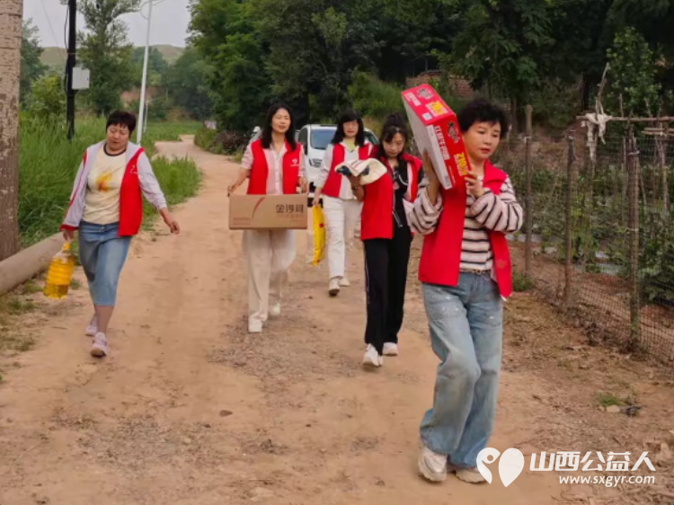 情暖端午·扶弱敬老 长治圆梦公益协会志愿者奔赴沁县故县镇里里沟村、余沟、暖泉村开展公益走访活动把米面粮油日用物资与节日温情送到困难群众家中以长久不变的热忱践行公益初心 - 第28张