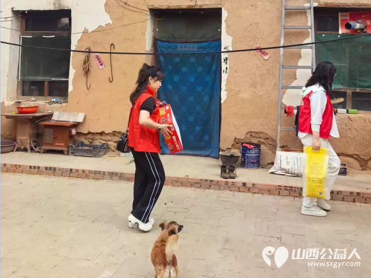 情暖端午·扶弱敬老 长治圆梦公益协会志愿者奔赴沁县故县镇里里沟村、余沟、暖泉村开展公益走访活动把米面粮油日用物资与节日温情送到困难群众家中以长久不变的热忱践行公益初心 - 第29张