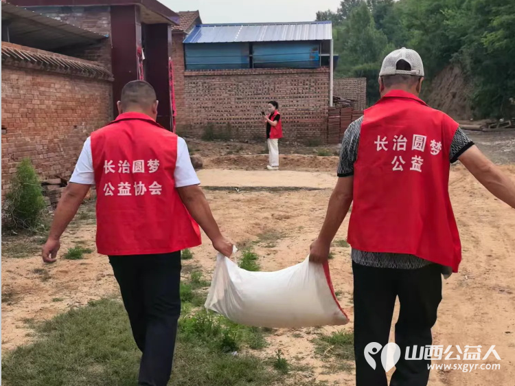 情暖端午·扶弱敬老 长治圆梦公益协会志愿者奔赴沁县故县镇里里沟村、余沟、暖泉村开展公益走访活动把米面粮油日用物资与节日温情送到困难群众家中以长久不变的热忱践行公益初心 - 第25张