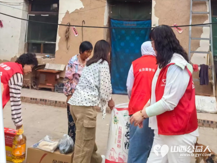 情暖端午·扶弱敬老 长治圆梦公益协会志愿者奔赴沁县故县镇里里沟村、余沟、暖泉村开展公益走访活动把米面粮油日用物资与节日温情送到困难群众家中以长久不变的热忱践行公益初心 - 第24张