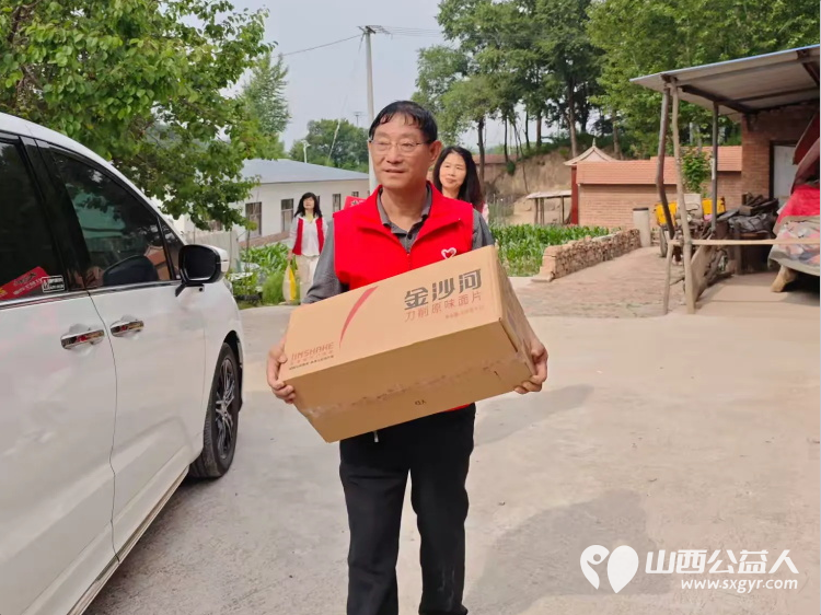 情暖端午·扶弱敬老 长治圆梦公益协会志愿者奔赴沁县故县镇里里沟村、余沟、暖泉村开展公益走访活动把米面粮油日用物资与节日温情送到困难群众家中以长久不变的热忱践行公益初心 - 第20张