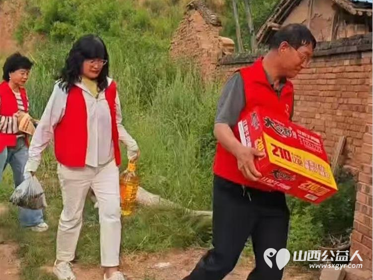 情暖端午·扶弱敬老 长治圆梦公益协会志愿者奔赴沁县故县镇里里沟村、余沟、暖泉村开展公益走访活动把米面粮油日用物资与节日温情送到困难群众家中以长久不变的热忱践行公益初心 - 第11张