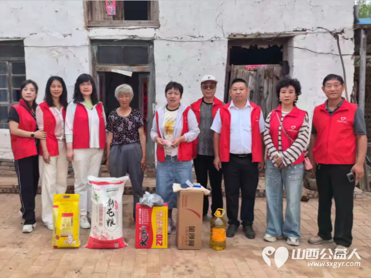 情暖端午·扶弱敬老 长治圆梦公益协会志愿者奔赴沁县故县镇里里沟村、余沟、暖泉村开展公益走访活动把米面粮油日用物资与节日温情送到困难群众家中以长久不变的热忱践行公益初心 - 第3张