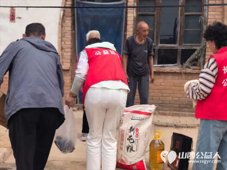 情暖端午·扶弱敬老 长治圆梦公益协会志愿者奔赴沁县故县镇里里沟村、余沟、暖泉村开展公益走访活动把米面粮油日用物资与节日温情送到困难群众家中以长久不变的热忱践行公益初心 - 第15张