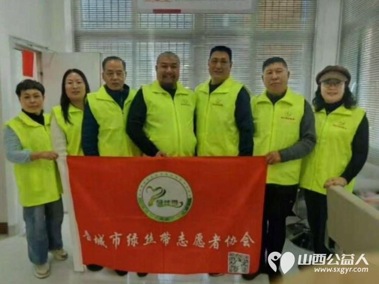 执剪刀裁暖 绿丝带传情----记一支夕阳红义务理发队他们是晋城市绿丝带志愿者协会夕阳红义务理发队用精湛手艺和暖心善意为特殊群体解决头等大事 - 第1张