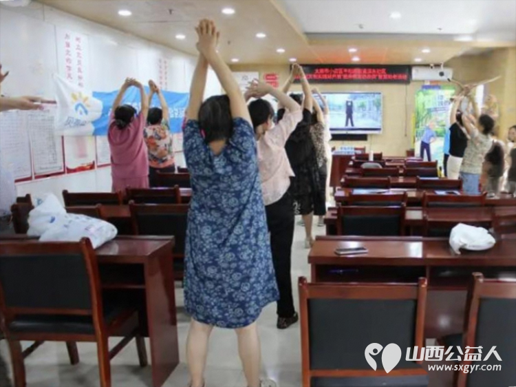 科普迎端午粽情暖人心----平阳路街道滨东社区联合贝壳公益太原站和登贵堂中医馆开展智慧助老公益活动暨浓情端午粽飘香传统文化邻里联谊活动 - 第4张