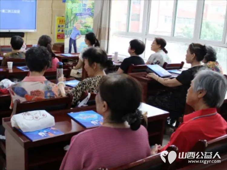 科普迎端午粽情暖人心----平阳路街道滨东社区联合贝壳公益太原站和登贵堂中医馆开展智慧助老公益活动暨浓情端午粽飘香传统文化邻里联谊活动 - 第5张