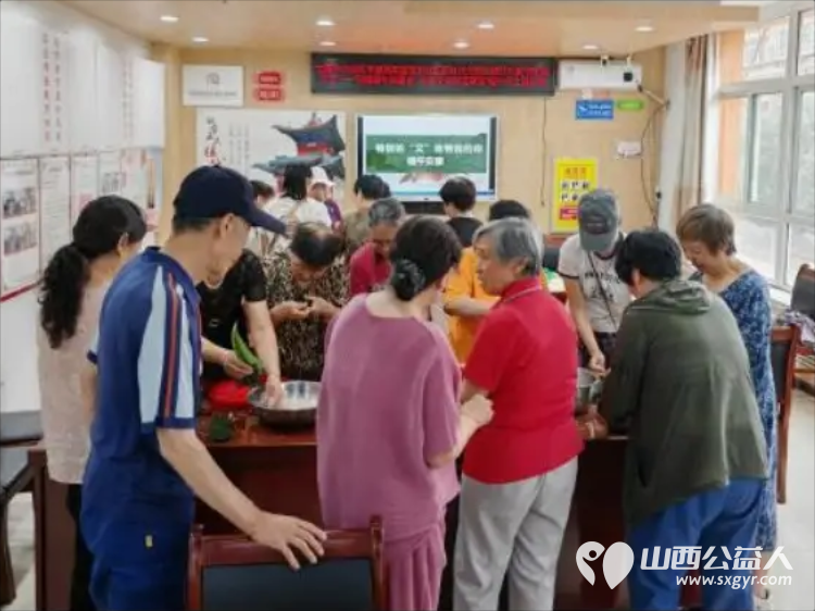 科普迎端午粽情暖人心----平阳路街道滨东社区联合贝壳公益太原站和登贵堂中医馆开展智慧助老公益活动暨浓情端午粽飘香传统文化邻里联谊活动 - 第8张