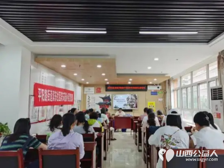 绳系初心迎端午编织温情暖邻里----小店区平阳路街道滨东社区开展迎端午五彩手绳手工编织主题公益活动辖区居民20余人参加活动进一步增强了社区的凝聚力与向心力 - 第1张