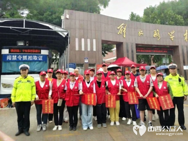 烈日与风雨同在这一抹志愿红为梦想护航----临汾市文明交通志愿者协会为期多日的中考交通劝导志愿服务正式落下帷幕感谢每一位无私奉献的护考人 - 第2张
