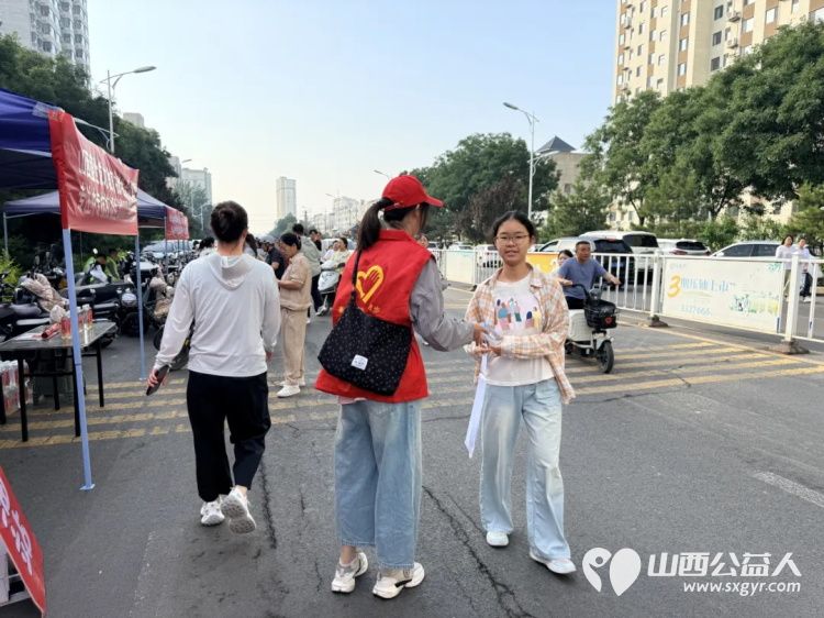先锋力量 丨共青团吕梁市委部署各县市区团组织460余名青年志愿者全城守护暖心相伴传递着共青团组织和青年志愿者对考生的关爱与祝福 - 第12张
