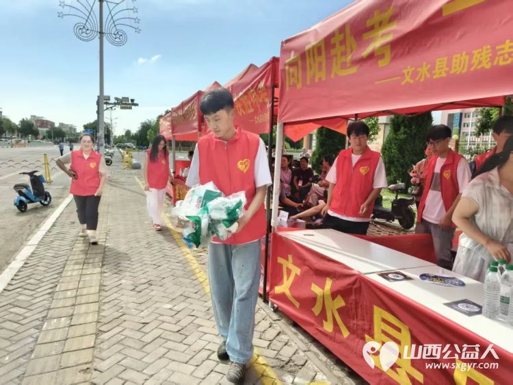 先锋力量 丨共青团吕梁市委部署各县市区团组织460余名青年志愿者全城守护暖心相伴传递着共青团组织和青年志愿者对考生的关爱与祝福 - 第19张