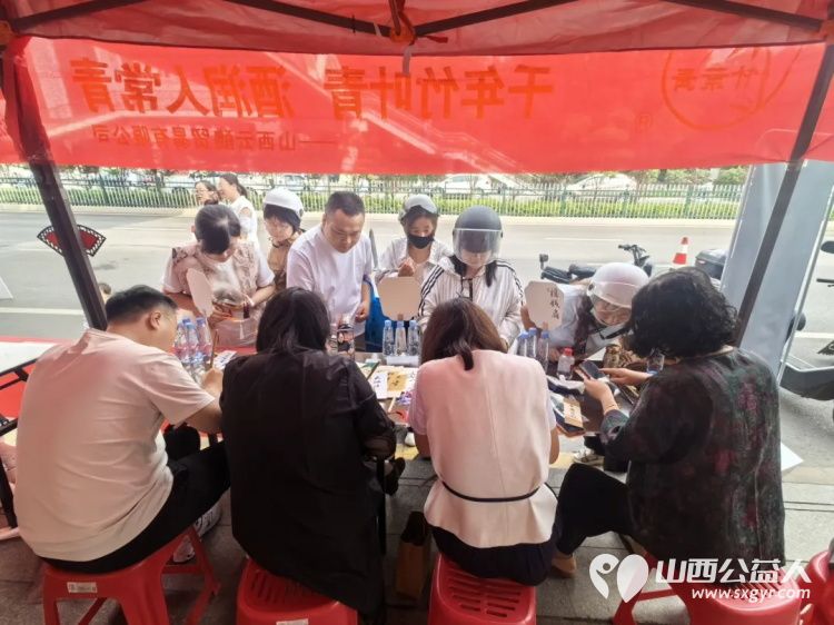 先锋力量 丨共青团吕梁市委部署各县市区团组织460余名青年志愿者全城守护暖心相伴传递着共青团组织和青年志愿者对考生的关爱与祝福 - 第8张