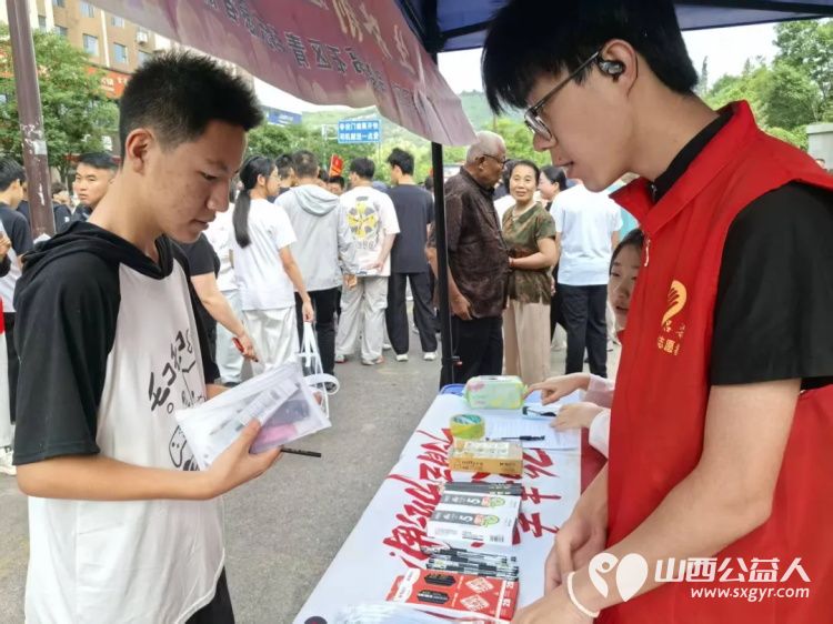 先锋力量 丨共青团吕梁市委部署各县市区团组织460余名青年志愿者全城守护暖心相伴传递着共青团组织和青年志愿者对考生的关爱与祝福 - 第13张