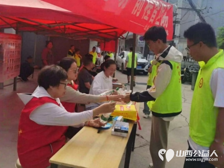 先锋力量 丨共青团吕梁市委部署各县市区团组织460余名青年志愿者全城守护暖心相伴传递着共青团组织和青年志愿者对考生的关爱与祝福 - 第11张