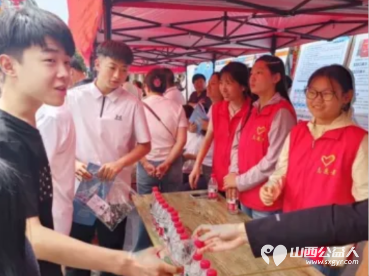 先锋力量 丨共青团吕梁市委部署各县市区团组织460余名青年志愿者全城守护暖心相伴传递着共青团组织和青年志愿者对考生的关爱与祝福 - 第24张