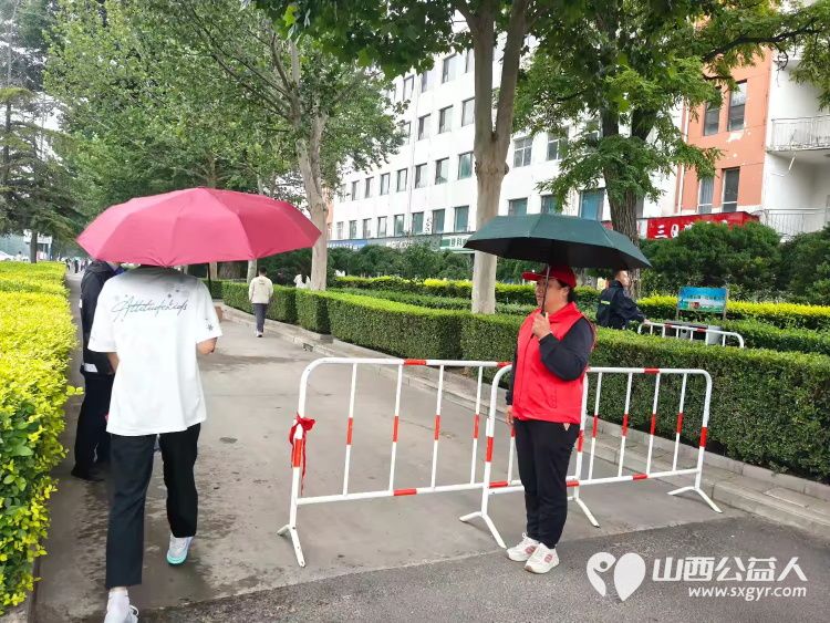 潞城区正能量公益协会以志愿之名为七一献礼为中考护航以暖心志愿行动助力考生顺利应考彰显党建引领公益服务的担当与风采 - 第30张